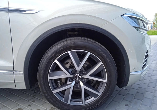 Volkswagen Touareg cena 289000 przebieg: 104890, rok produkcji 2021 z Wyszogród małe 631